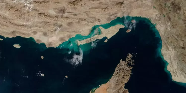 Irán consideraría abrir el Estrecho de Ormuz solo si los barcos pagan en yuanes