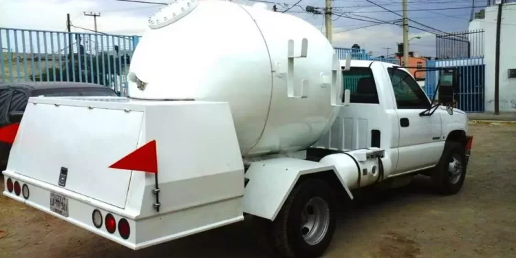 Inicia CNE verificación de balizado con QR en transporte de combustibles