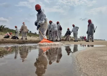 Recupera Grupo Interinstitucional 700 toneladas de petróleo crudo del mar
