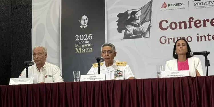 Admite Pemex derrame de petróleo de su oleoducto