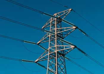 Explora CFE Capital emisión de capital para expandir red eléctrica al 2030