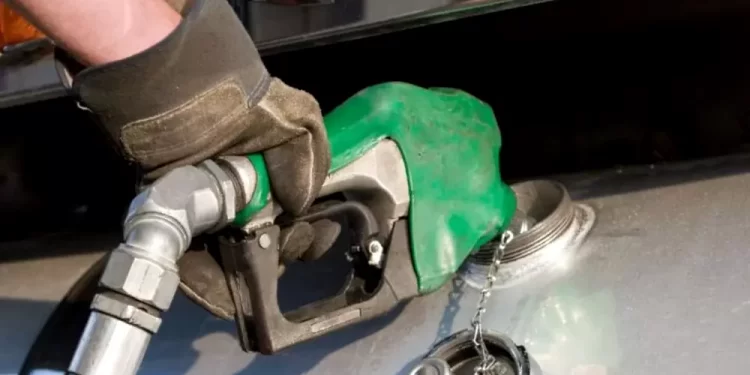 Bajan precio tope del diésel a 27 pesos por litro