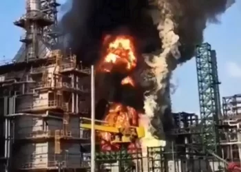 Confirma Pemex incendio en refinería de Dos Bocas