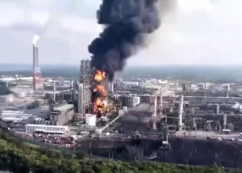 Alta temperatura, posible causa del incendio en Dos Bocas: Sheinbaum