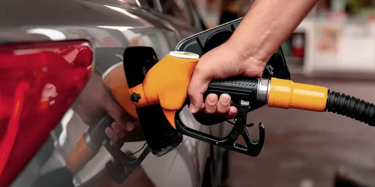 Reducen apoyo fiscal a combustibles automotrices