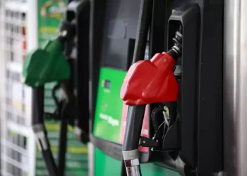 Reduce Hacienda más apoyo a combustibles ante descenso de petroprecios