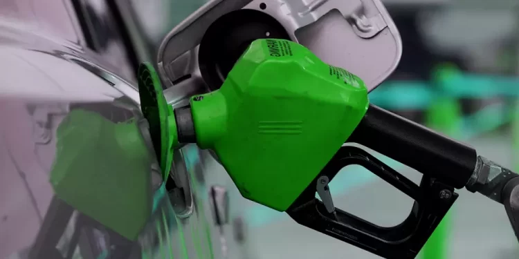 Reduce más Hacienda apoyo a automovilistas; petroprecios siguen a la baja