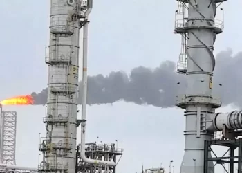 Reportan apagón en refinería de Dos Bocas