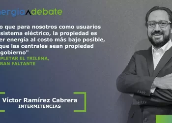 Promotional image with the energy debate logo, a Spanish quote on the left and a smiling man in a suit on the right; caption shows 'Víctor Ramírez Cabrera' and 'INTERMITENCIAS' framed in green brackets.