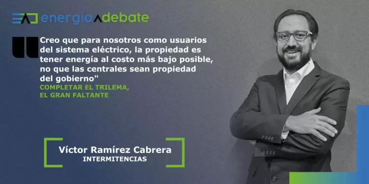 Promotional image with the energy debate logo, a Spanish quote on the left and a smiling man in a suit on the right; caption shows 'Víctor Ramírez Cabrera' and 'INTERMITENCIAS' framed in green brackets.