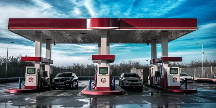 Balconean a gasolinerías que no mantienen precio tope del diésel