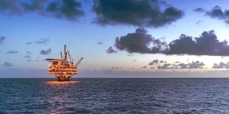 Menores ingresos petroleros contribuyeron a déficit en finanzas públicas