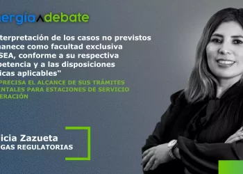 Energia Debate banner with a smiling woman on the right; Spanish quote about ASEA regulatory interpretation and Alicia Zazueta, Sin Fugas Regulatorias, framed by green brackets.
