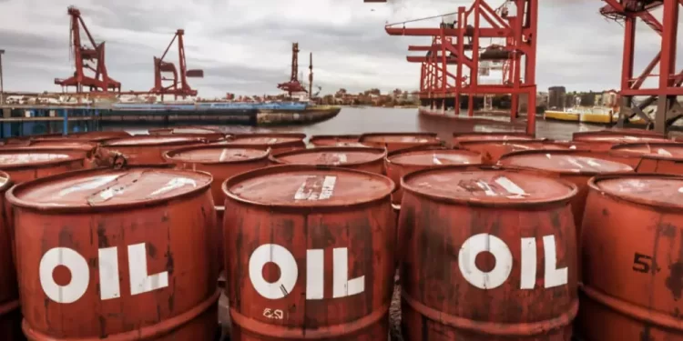 Bajan petroprecios ante amenaza de bloqueo económico de EE. UU. sobre Irán