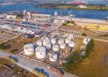 Cierra petróleo mexicano la semana con descenso de 2.4 %