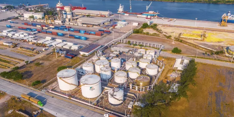 Cierra petróleo mexicano la semana con descenso de 2.4 %