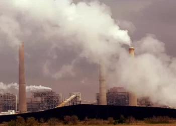 Quita Trump topes a las emisiones de las centrales eléctricas de carbón y gas